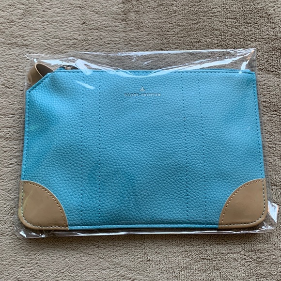 Globe Trotter Light Blue Wristlet & Cosmetics - Picture 1 of 9